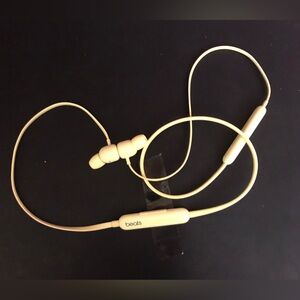 Beats Flex – All-Day Wireless Earphones, Flex all day.